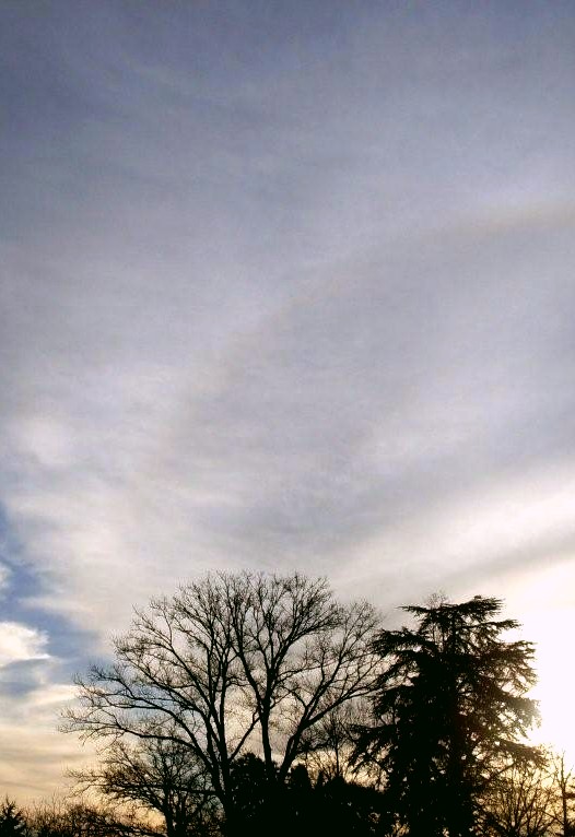 Un halo parhélique dans le ciel de Landouge (© 2008 Maggy , saplimoges)