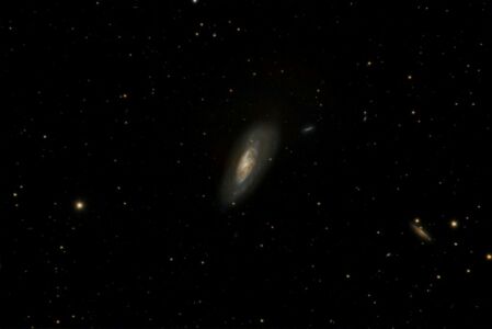 La Galaxie spirale M106 (©2022 Thierry Barrault, saplimoges) 