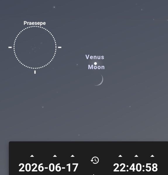Le 17 c’est au tour de Vénus : la Lune est à moins d’1° d’écart apparent et si la pollution lumineuse n’est pas trop forte autour de vous, de jumelles devraient vous permettre de distinguer les petites étoiles de l’amas ouvert M44 à 2° sur la gauche du duo. 